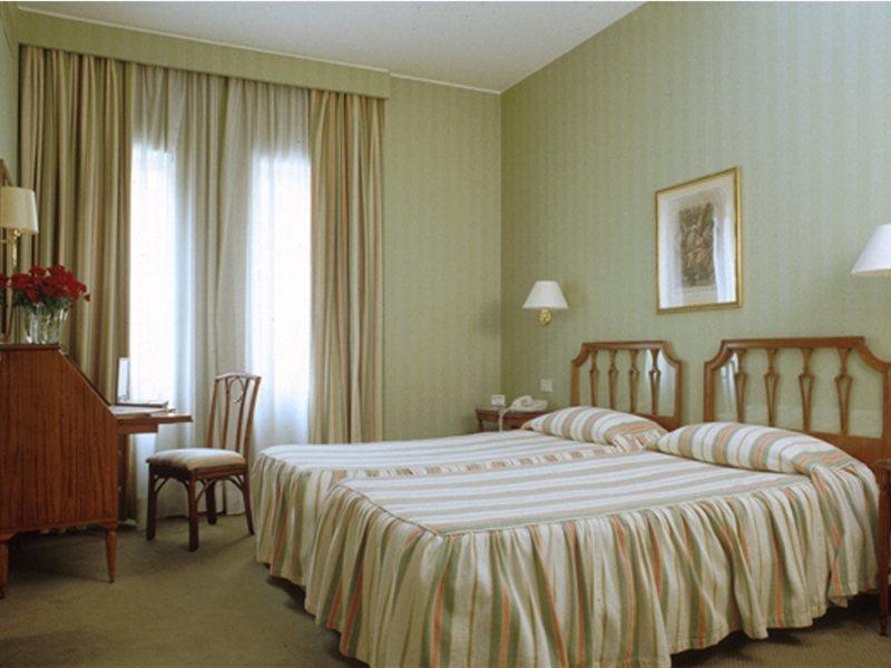 Hotel Commodore Rom Værelse billede